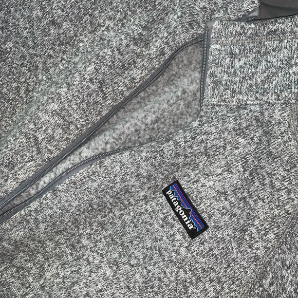 Patagonia women’s zip up - Picture 3 of 4